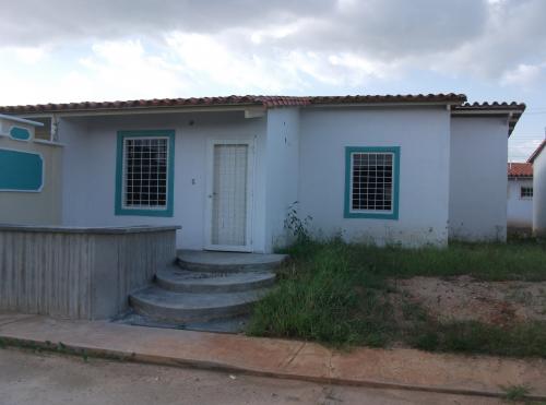 Casa de 64M2, Urbanización Brisas del Lago, Guacara