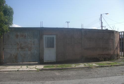 Amplia Casa de esquina en Los Cerritos, Los Guayos