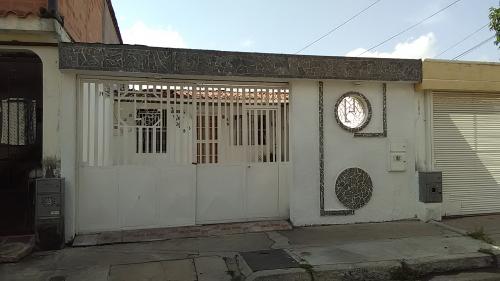 Acogedora y amplia casa en la Urb. La Esmeralda San Diego