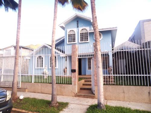Inv. Rosa´s ofrece a precio de oportunidad casa en La Viña..