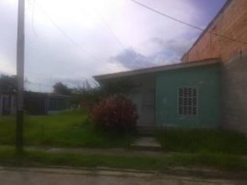 Inv. Rosa´s ofrece a precio de oportunidad casa en Araguaney de Flor Amarillo..