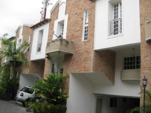 Townhouse en Venta Urb. El Bosque, Maracay hecc 18-9342