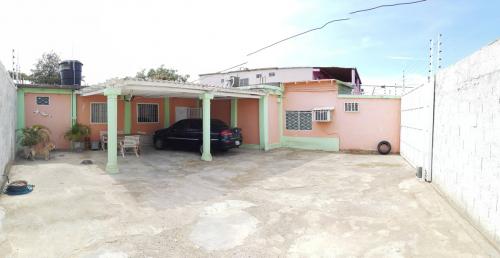 CASA EN URB. DUVISI CERCA AVE. LOS MEDANOS