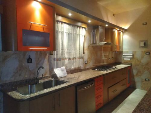 Exclusiva quinta multifuncional, cerca de todo.