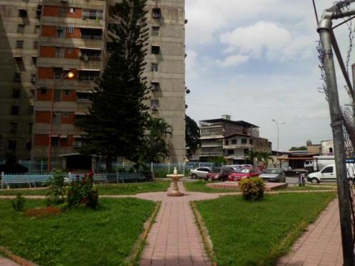 Apartamento en Venta Av Ayacucho Resd Independencia Maracay hecc