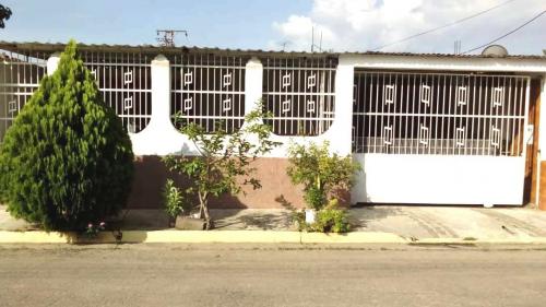 Amplia Casa en El Portal II, Vía Flor Amarillo