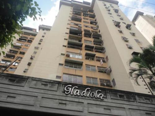 Apartamento en Venta Urb El Centro Maracay hecc 18-12149