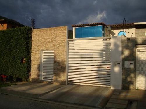 Townhouse en Venta Urb Valle Fresco Turmero hecc 18-9618