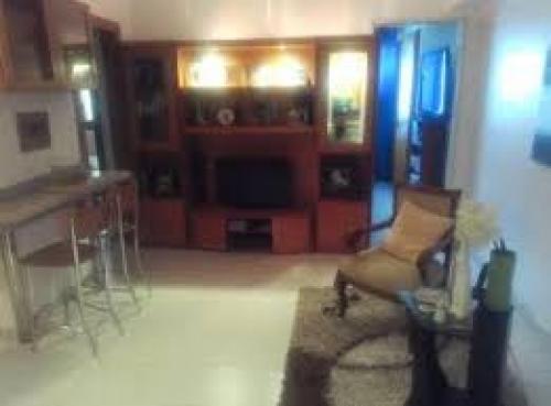 se vende bello apartamento al frente a la  avenida fuerzas armadas