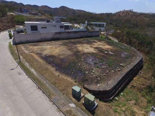 Exoinca vende parcela/lote de terreno Urb. Terrazas Del Country