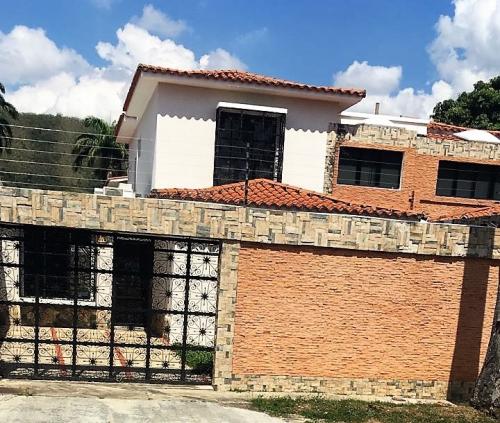 Exoinca vende bella casa en La Viña