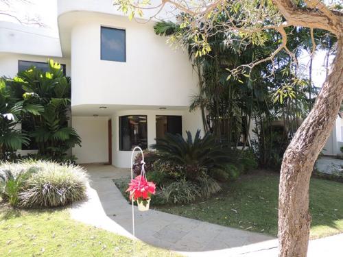 Exoinca vende casa hermosa en Villas Laguna Club