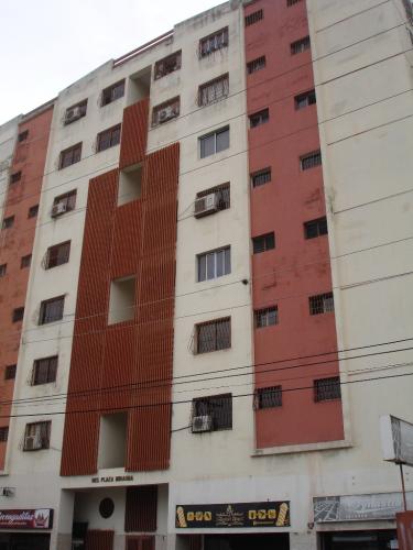 SE ALQUILA APARTAMENTO PARA EJECUTIVO EN RES PLAZA MIRANDA