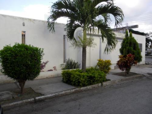 vendo comoda casa, urbanizacion caña de azucar ZP 18-10027