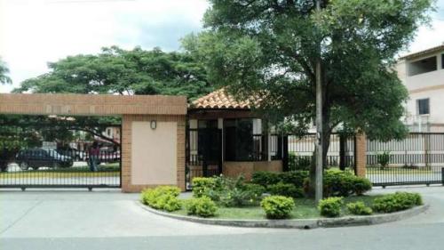 Town-House en Conj. Resid. Aves del Paraíso San Diego