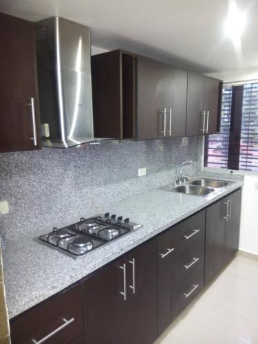 LUJOSO APARTAMENTO EN SECTOR LAS ACACIAS DE VALERA