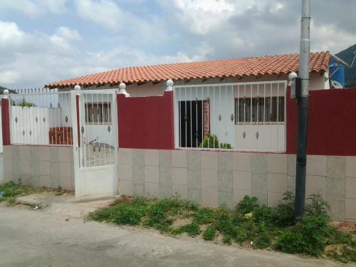 HERMOSA CASA EN LA POBLACIÓN DE ESCUQUE VALERA