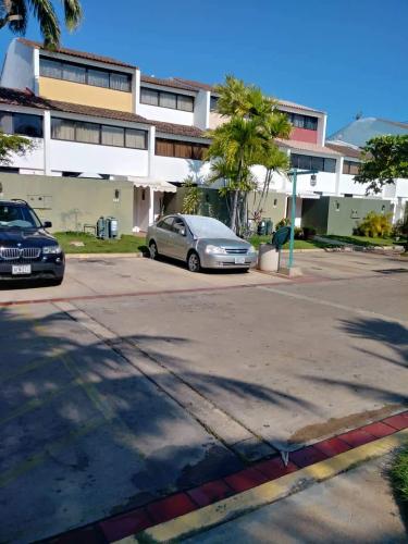 VILLA EN CAYO DE AGUA LECHERIA 