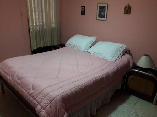 Alquiló linda habitación en el CAFETAL (ESTE de CARACAS) a DAMA sería y responsable ,,, precio 4500 bs y (un mes de depósito ),,  Disponible    Alquil