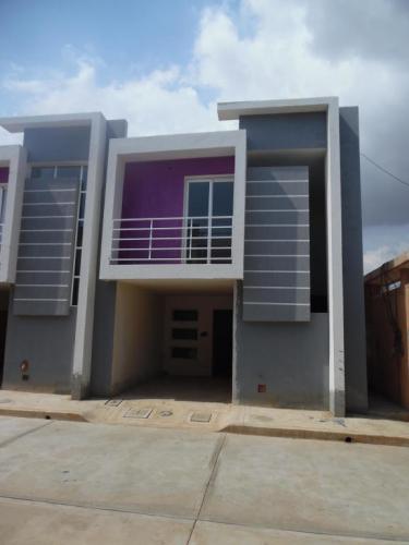 TE VENDO CASA EN LA COROMOTO. LLAMA YA.