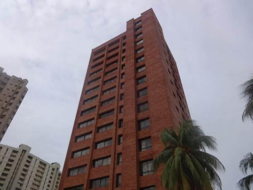 TE VENDO APART. EN LA AV  MILAGRO. LLAMA YA.