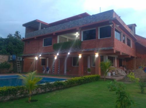 Se vende hermosa casa de playa en guaracayar 3 Urb. san miguel