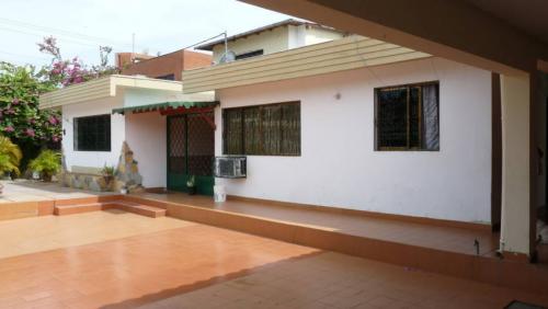 se vende bella y cómoda casa en la Av. Bolívar (cumaná)