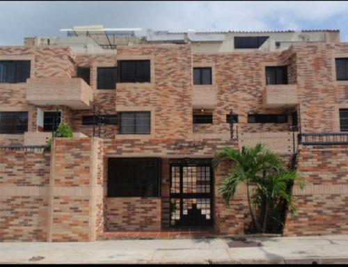 Se vende bello y cómodo townhouse en la Urb. El Bosque