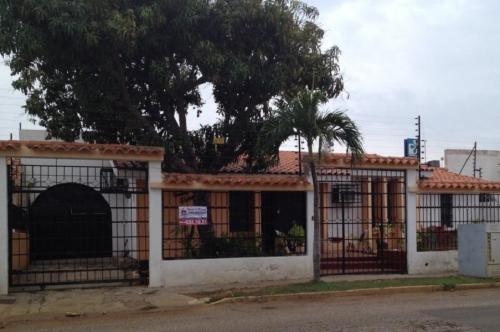 TE VENDO CASA. EN EL ROSAL LLAMA YA.