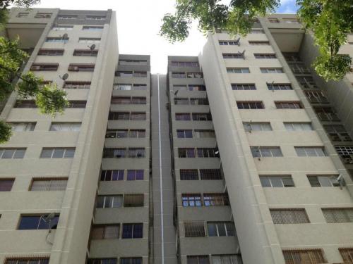 TE VENDO APART. EN LA CALLE 72. LLAMA YA.