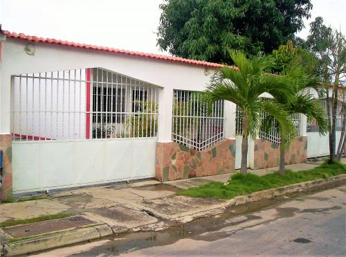 Excelente Casa 220 m2 en Urb Parque Valencia