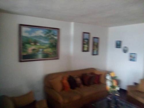 AMPLIO APARTAMENTO DE 127 mts  A UNA CUADRA DE LA AV BOLIVAR NORTE