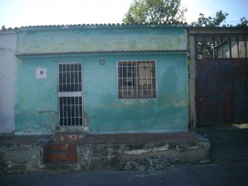 VENDO CASA BARATA DE 76 M2, EN EL CENTRO, URACHICHE, ESTADO YARACUY