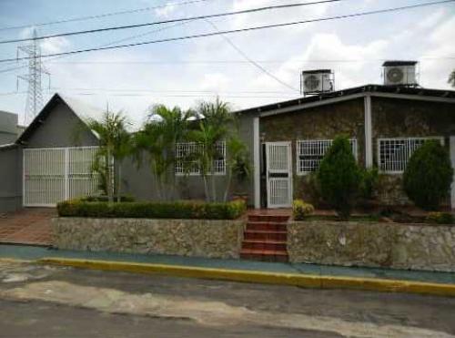 Linda y Amplia Casa Tipo Chalet en Sol Amado Etapa I