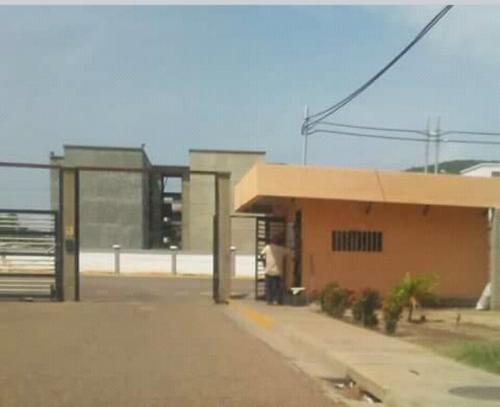 VENDO APTO. RESID. GRAN MAGUEY DE PUERTO LA CRUZ