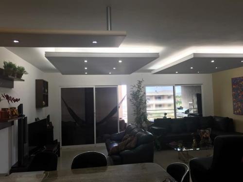 VENDO APTO. EN LECHERIA, RESID. ESTURION