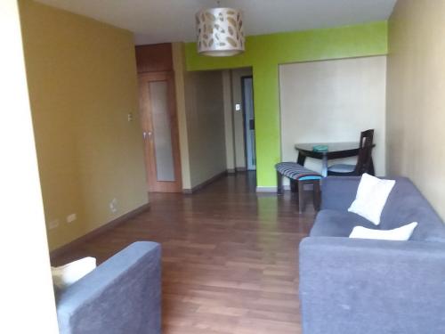 EXCELENTE APARTAMENTO, CERCA DE TODO EN AV. LIBERTADOR