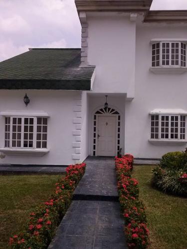 ESPECTACULAR CASA EN MARACAY