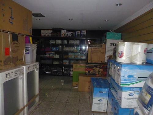 Cod 265. Excelente Inversión: Fondo de Comercio y Mobiliario de Multi-tienda.