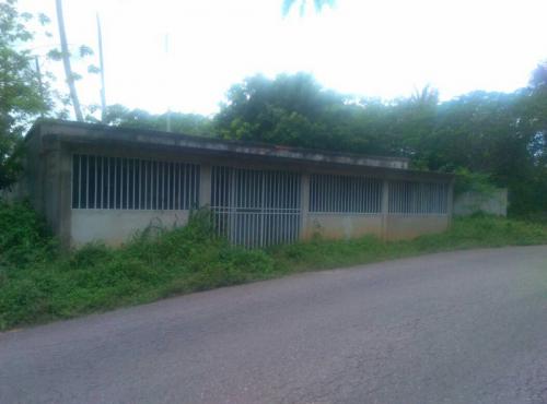 Terreno de 4.000 m2 con Bienhechurías, en Avenida Principal de Píritu Edo Falcón. 