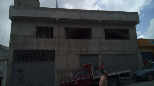 VENDO EDIFICIO COMERCIAL EN LOS TEQUES