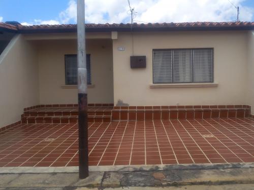 CASA EN LA MORA LOS BUCARES