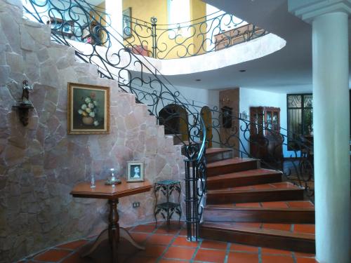 SKY GROUP Vende hermosa casa de 900 mt en Urb. El solar Guataparo