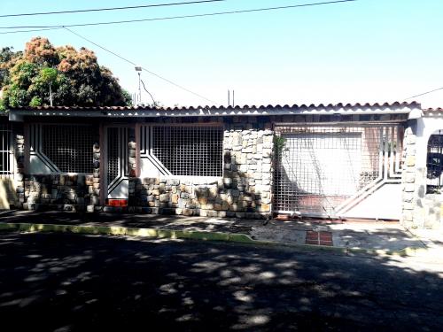 Excelente Casa en Urb. Fundación Valencia.