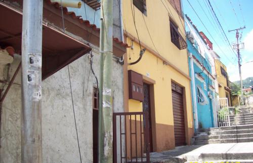 Oportunidad se venden 3 casas y un local por el precio de 1 