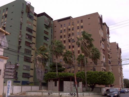 SE VENDE APARTAMENTO EN LA URBANIZACIÓN 450 AÑOS 