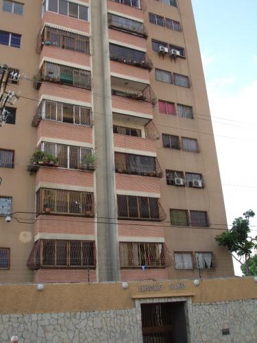 SE VENDE APTO RES ALTAMIRA ZONA OESTE