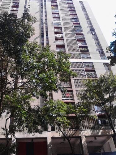 Venta de cómodo apartamento en Catia, Plaza Sucre al lado del Metro