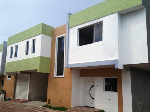 SuEspacio Bienes Raíces, C.A Vende Town House - Ciudad Oeda