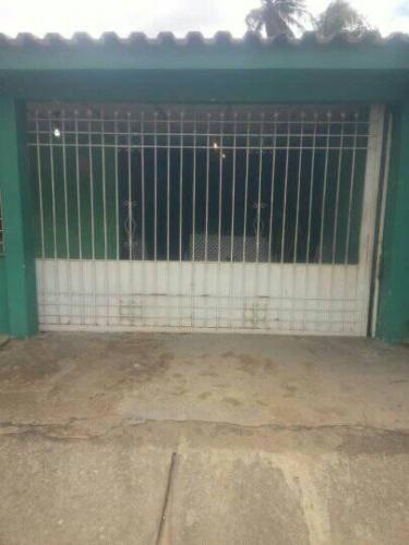 se vende anexo céntrico a 3 cuadras del banco provincial